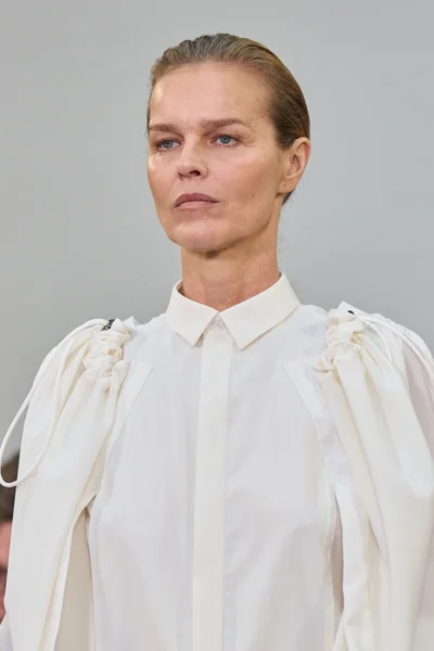 Look 16